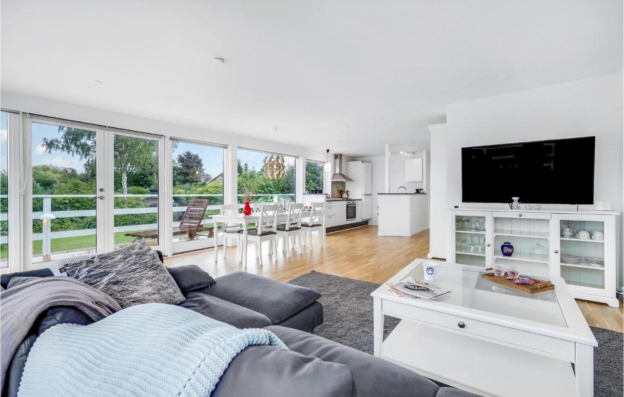 2 Bedroom Stunning Home In Strøby Ladeplads Exteriör bild