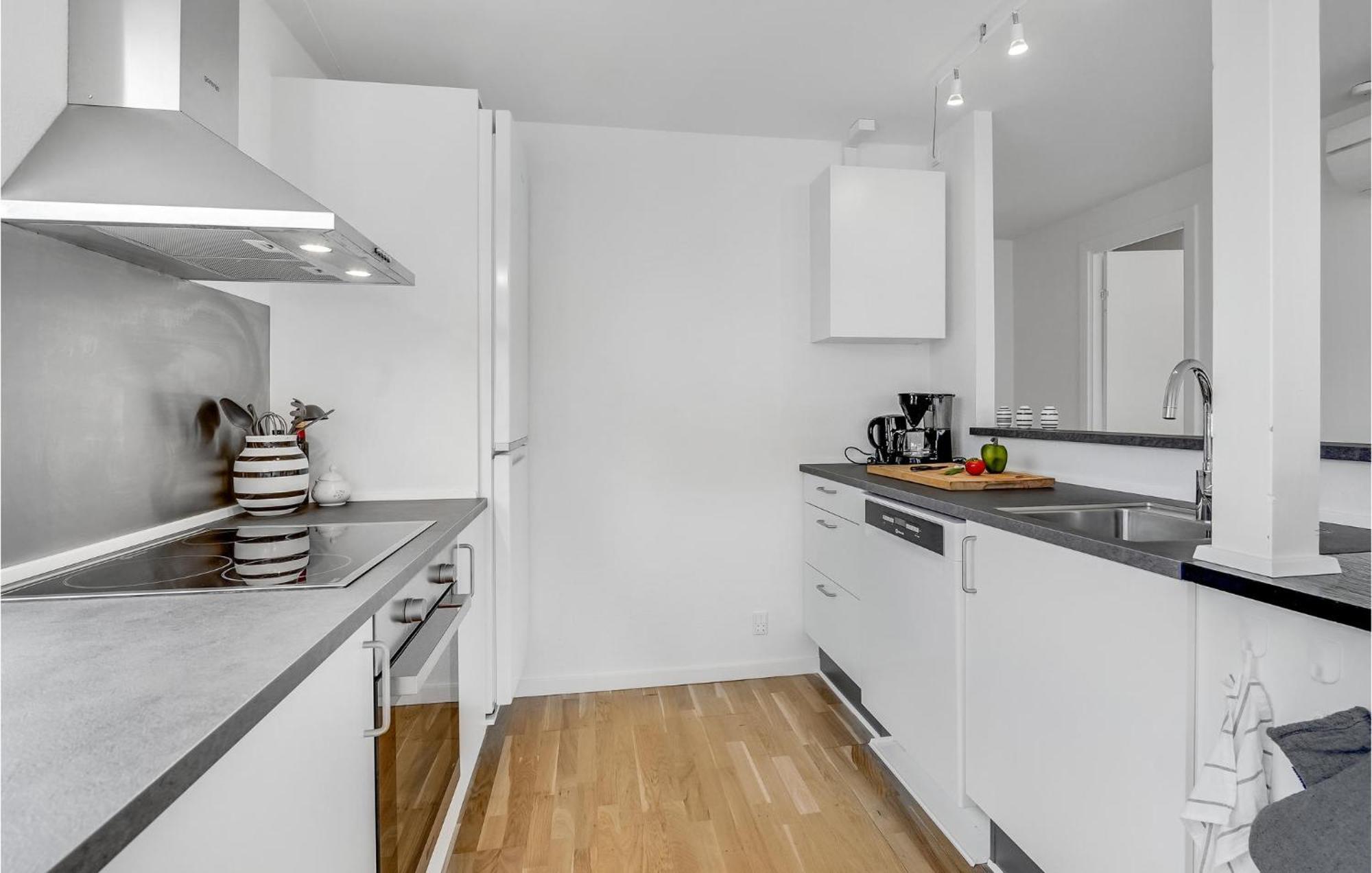 2 Bedroom Stunning Home In Strøby Ladeplads Exteriör bild