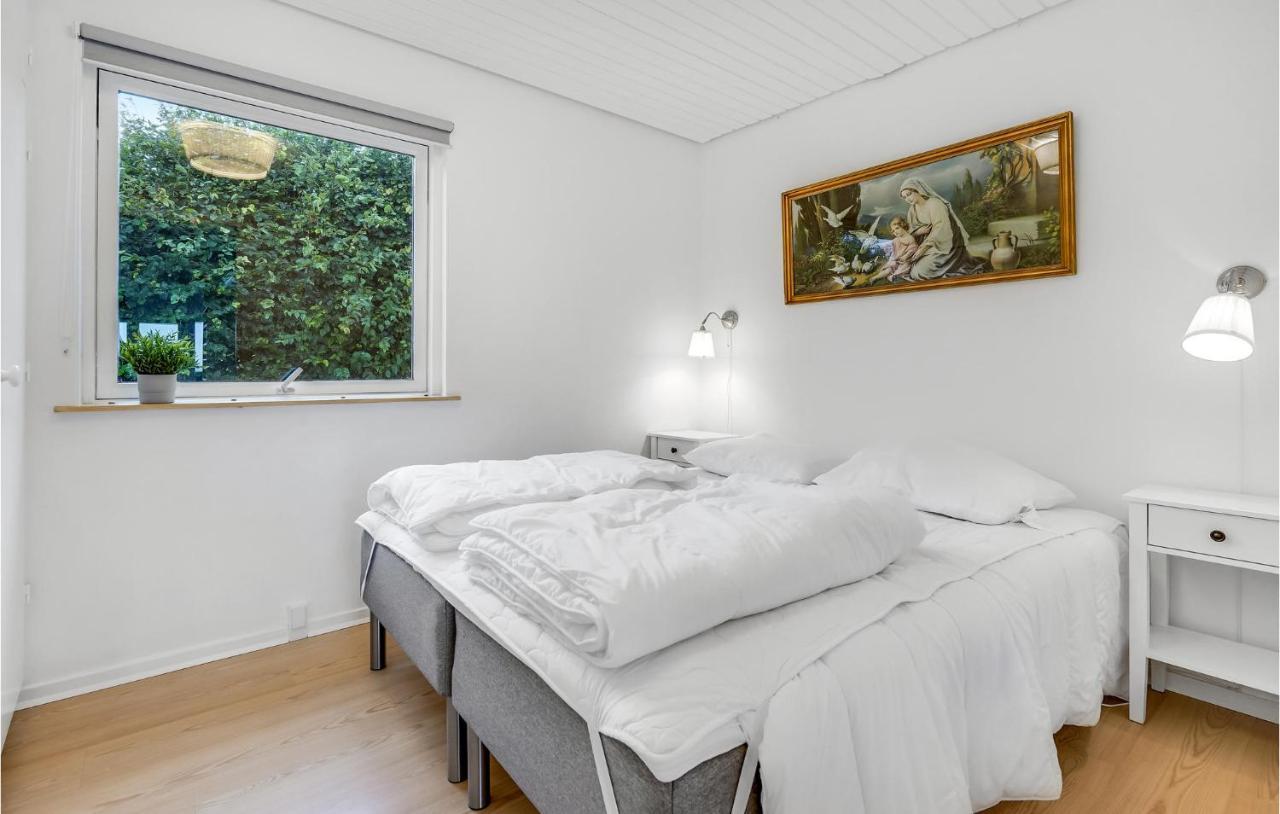 2 Bedroom Stunning Home In Strøby Ladeplads Exteriör bild
